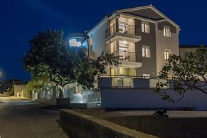 Island Resort Mihaela