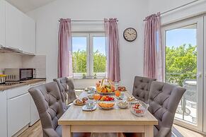 Island Resort Mihaela