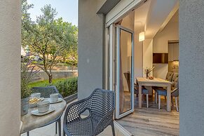 Island Resort Mihaela