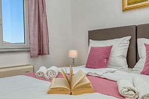 Island Resort Mihaela