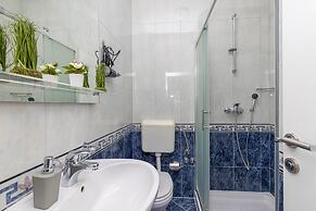 Apartment Angie 220m From the Beach