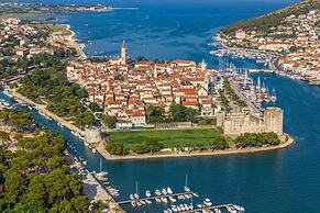 Island Resort Mihaela