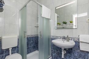 Island Resort Mihaela