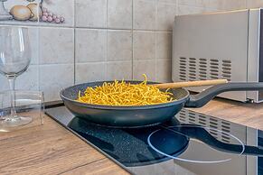 Apartment Karlo 220m From the Beach