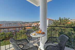 Apartment Karlo 220m From the Beach