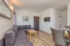 Apartment Karlo 220m From the Beach