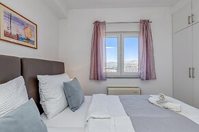 Apartment Karlo 220m From the Beach