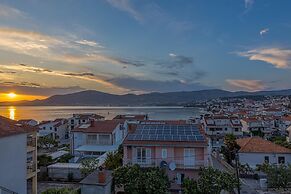 Apartment Karlo 220m From the Beach