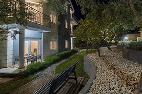 Apartment Karlo 220m From the Beach