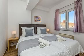 Apartment Karlo 220m From the Beach