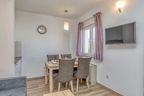 Apartment Gabriel 220m From the Beach