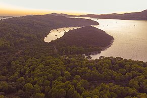 Apartment Gabriel 220m From the Beach