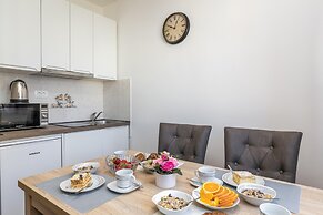 Apartment Gabriel 220m From the Beach