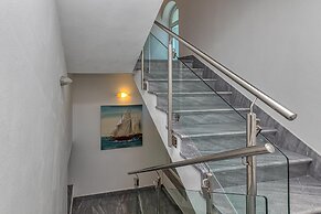 Apartment Gabriel 220m From the Beach