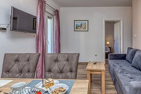 Apartment Gabriel 220m From the Beach