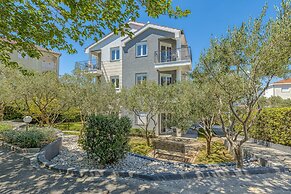 Apartment Gabriel 220m From the Beach