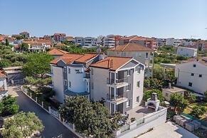 Apartment Gabriel 220m From the Beach