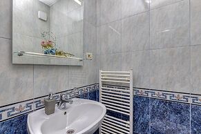 Apartment Gabriel 220m From the Beach