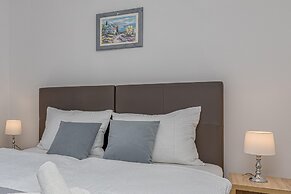 Apartment Gabriel 220m From the Beach