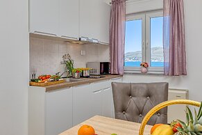 Seaview Apartment Mihaela