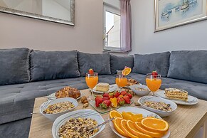 Seaview Apartment Mihaela