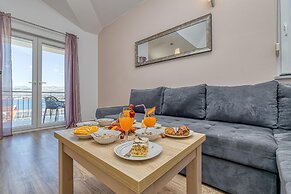 Seaview Apartment Mihaela