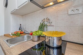 Seaview Apartment Mihaela