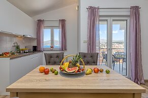 Seaview Apartment Mihaela