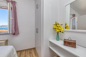 Seaview Apartment Mihaela