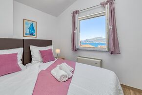 Seaview Apartment Mihaela