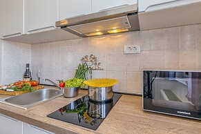 Seaview Apartment Mihaela