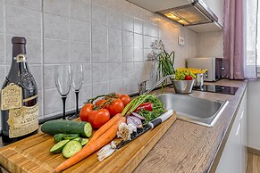 Seaview Apartment Mihaela