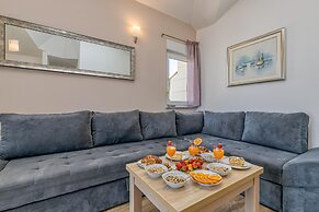 Seaview Apartment Mihaela