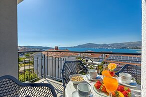 Seaview Apartment Mihaela