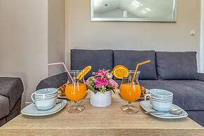 Apartment Nika 220m From the Beach