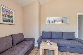 Apartment Nika 220m From the Beach