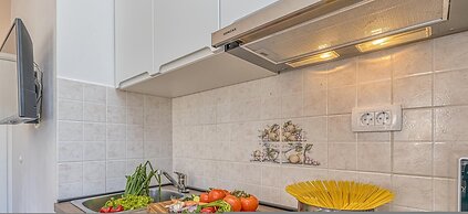 Apartment Nika 220m From the Beach