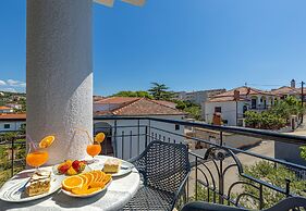 Apartment Rafaela 220m From the Beach