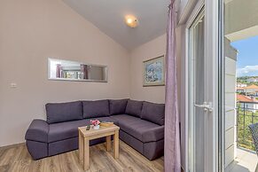 Apartment Rafaela 220m From the Beach