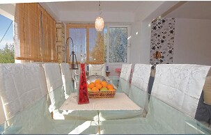 Stunning Home in Zdrelac With Wifi and 4 Bedrooms