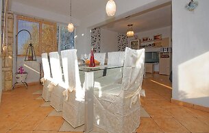 Stunning Home in Zdrelac With Wifi and 4 Bedrooms