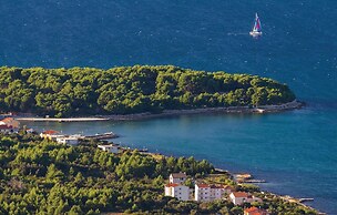 Stunning Home in Zdrelac With Wifi and 4 Bedrooms