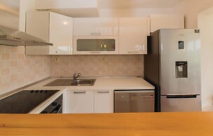 Stunning Home in Zdrelac With Wifi and 4 Bedrooms