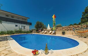 Stunning Home in Zdrelac With Wifi and 4 Bedrooms