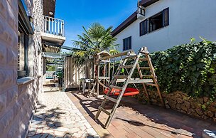 Awesome Home in Vantacici With Jacuzzi, Sauna and Wifi