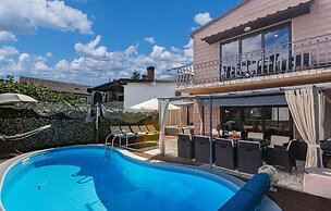 Awesome Home in Vantacici With Jacuzzi, Sauna and Wifi