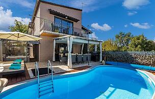 Awesome Home in Vantacici With Jacuzzi, Sauna and Wifi