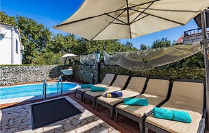 Awesome Home in Vantacici With Jacuzzi, Sauna and Wifi