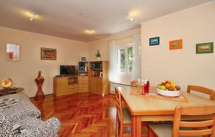Amazing Home in Novigrad With Wifi and 2 Bedrooms