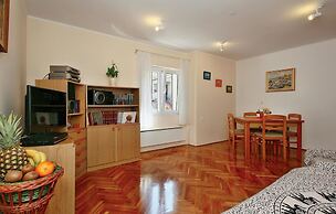Amazing Home in Novigrad With Wifi and 2 Bedrooms